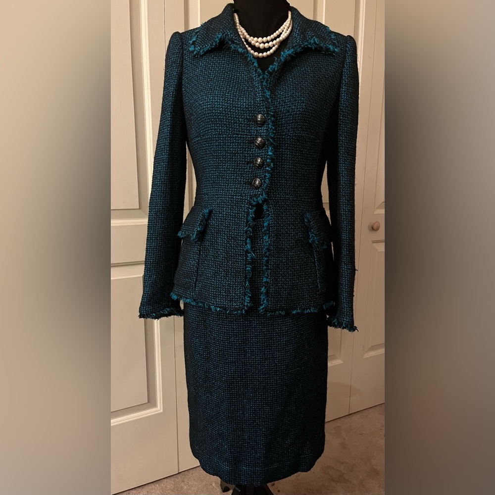 Stunning New Eccoci Professional Suit - Never Worn